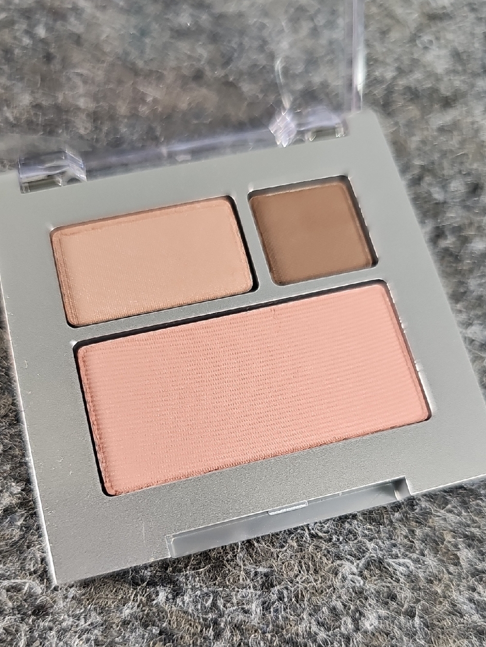 Clinique All About Shadow Duo, Day into Date & Chocolate Bark, Blush New Clover - Picture 3 of 3